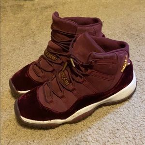 Air Jordan 11 retro ( red velvet )